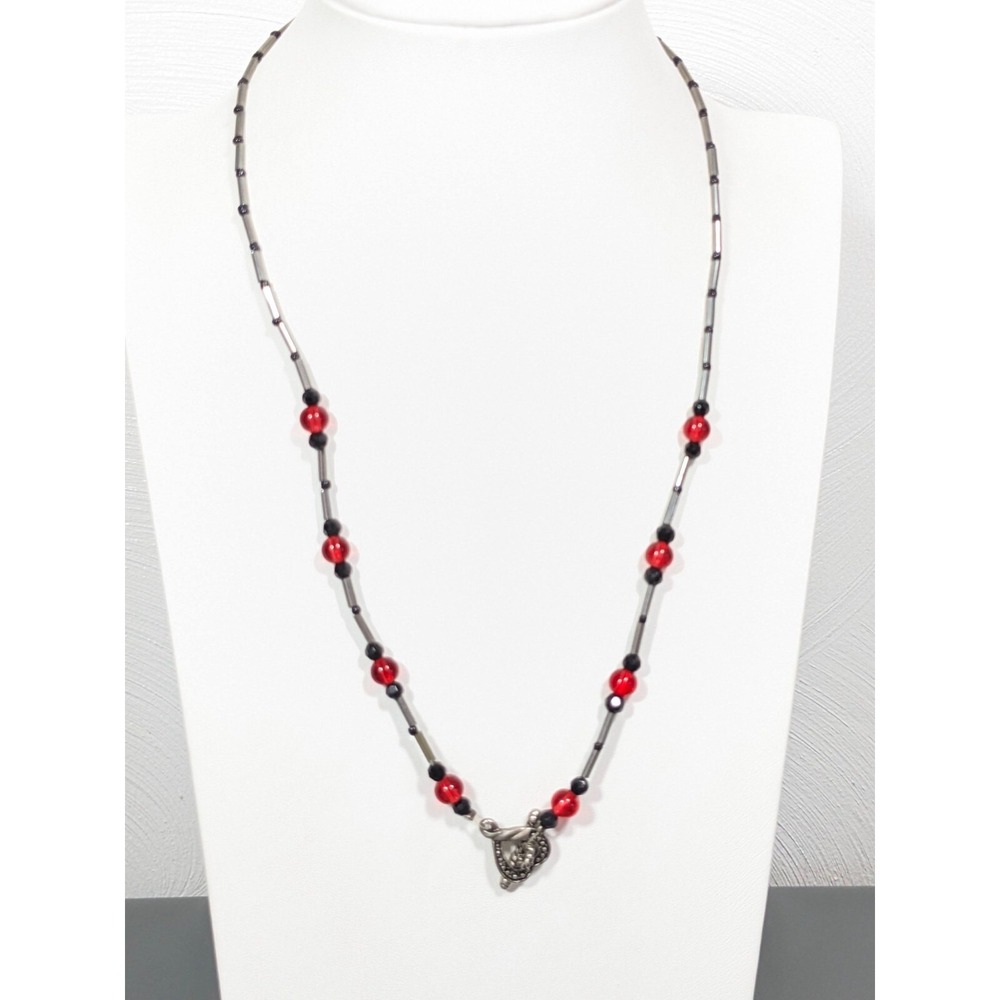 Red Black Glass Bead Silver Tone Bar Necklace 20 in Heart Toggle Gothic